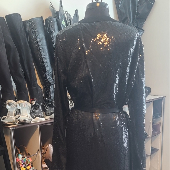 New Exquisite Blk Sequin Ankle Length Jacket with Belt - Picture 3 of 5